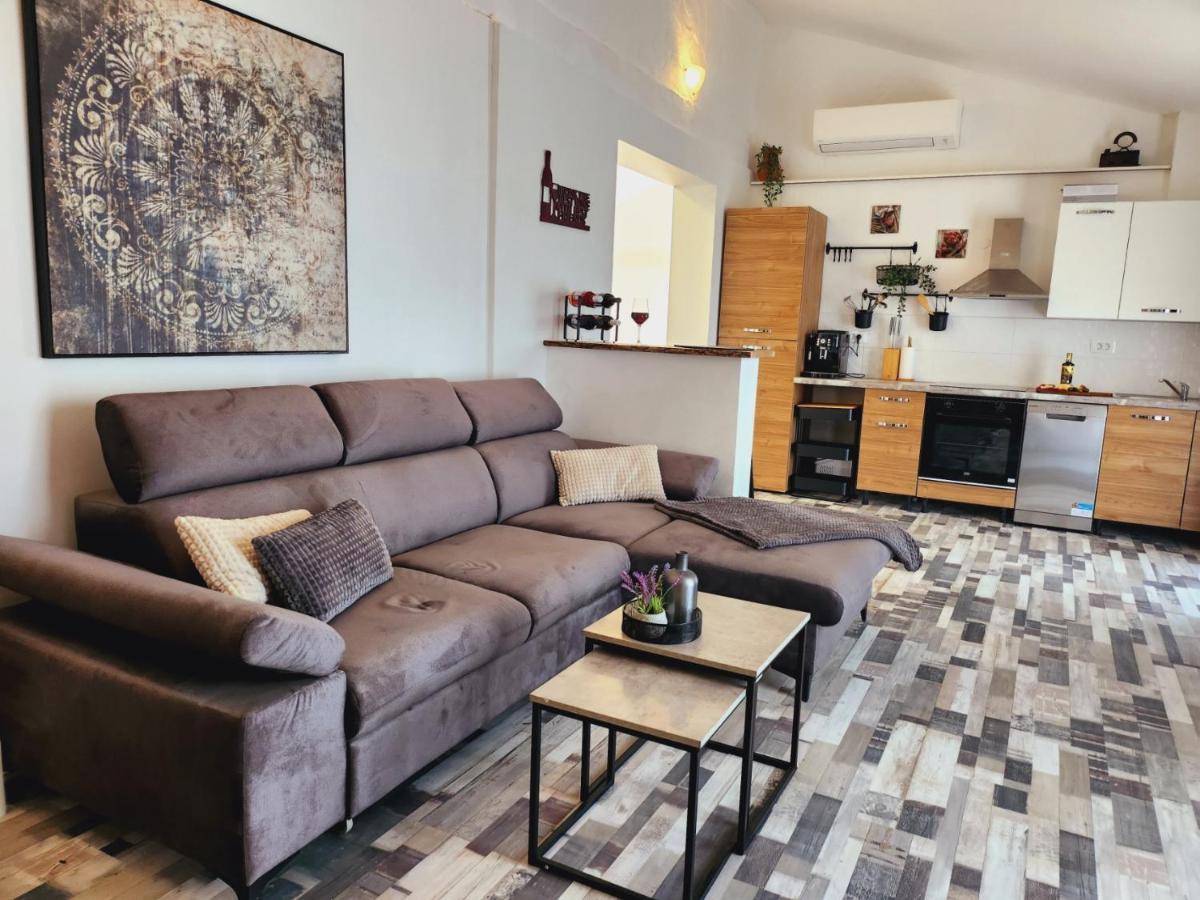 Kuca Za Odmor Capella Villa Stuti Bagian luar foto