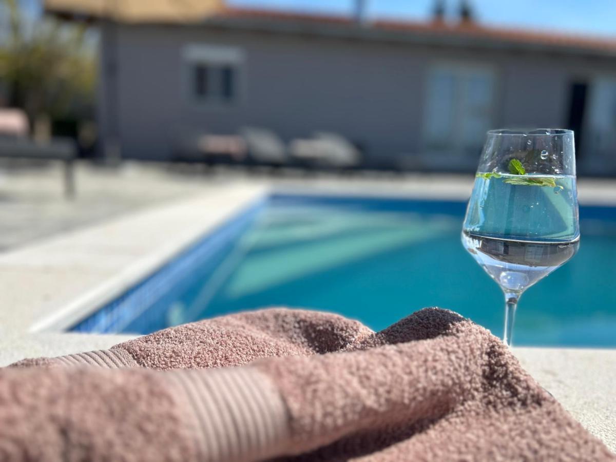 Kuca Za Odmor Capella Villa Stuti Bagian luar foto