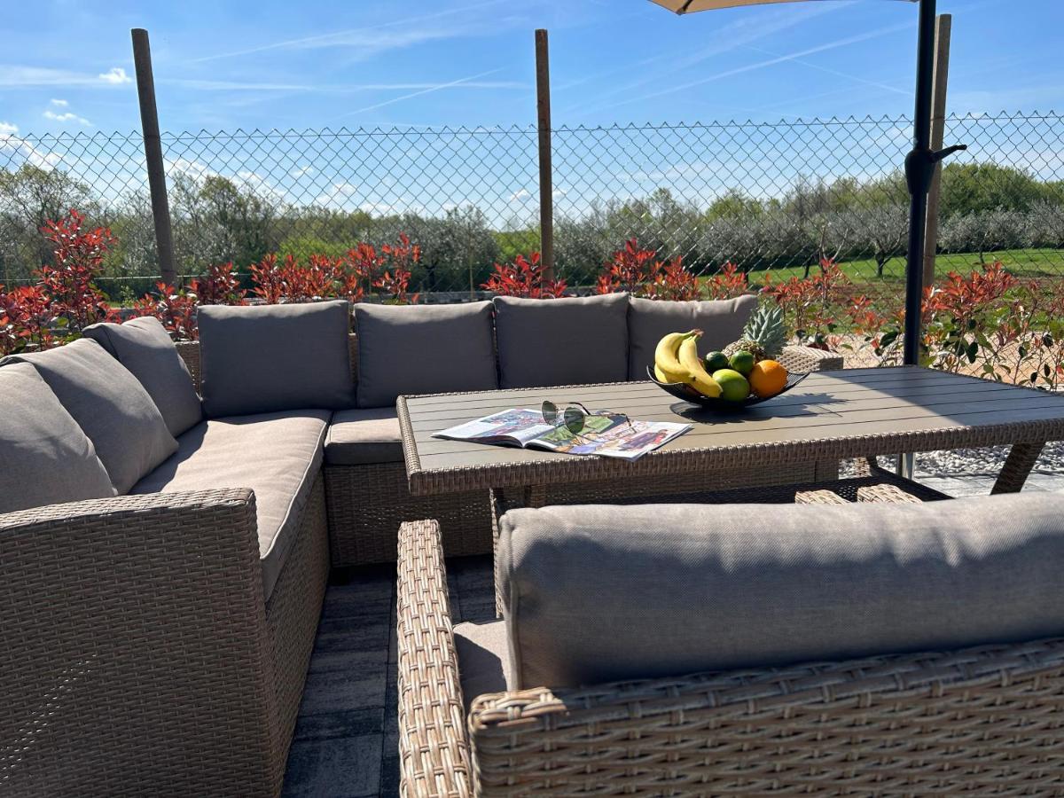 Kuca Za Odmor Capella Villa Stuti Bagian luar foto